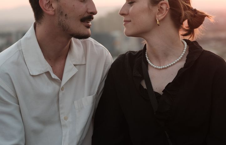 Online dating: starting a conversation on a niche platform