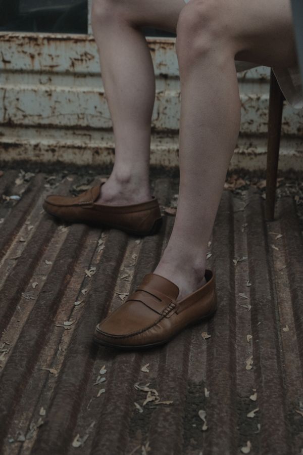 Tan leather loafers worn on a porch step — photo by Beyzaa Yurtkuran on Pexels