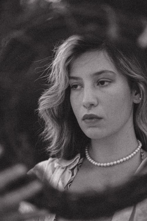 Free Artistic black and white portrait of a woman wearing a pearl necklace, exuding elegance and introspection. Stock Photo