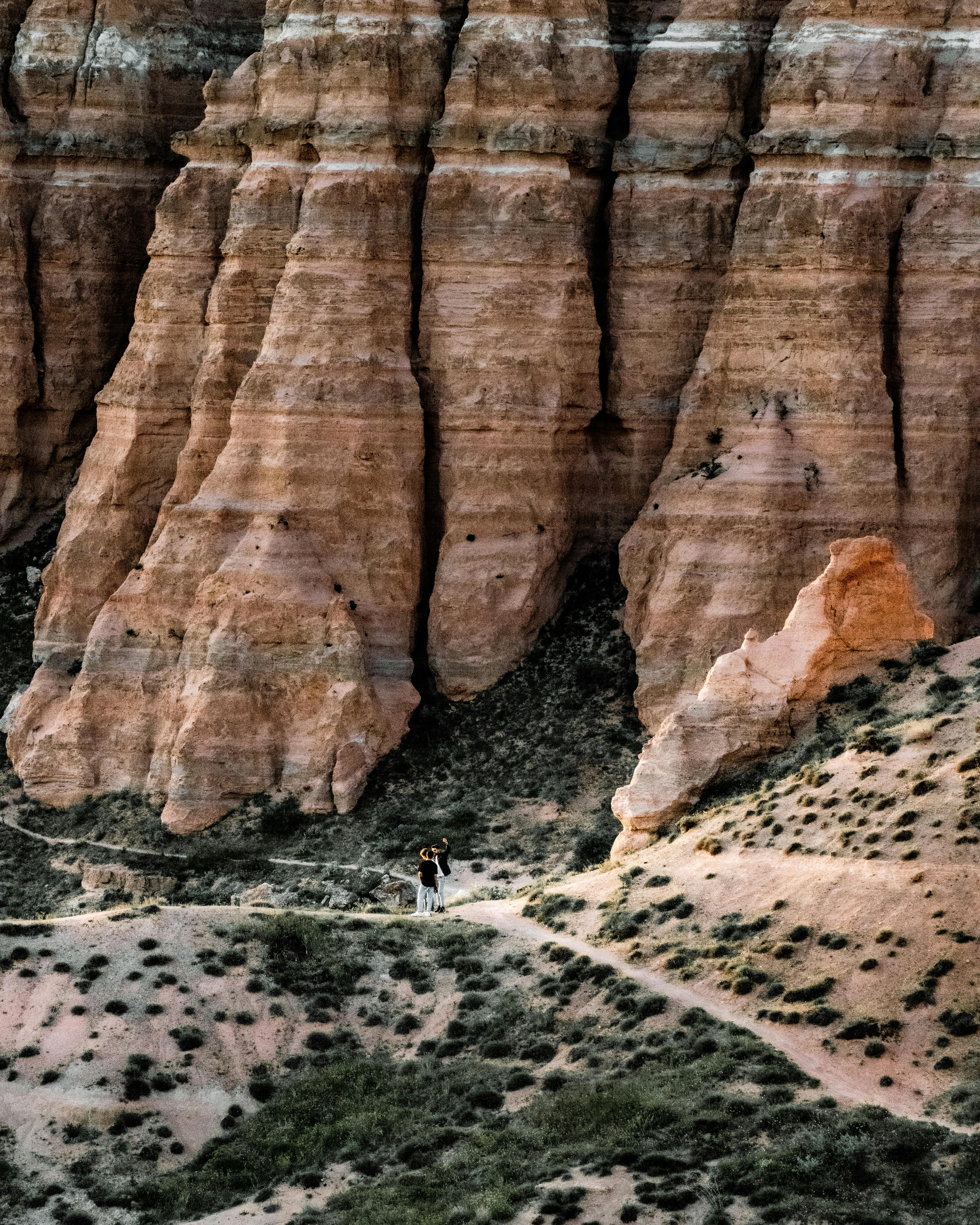 استكشف جمال الطبيعة في السعودية: أماكن سياحية لا تقاوم - الرحلات البرية والاستكشافية