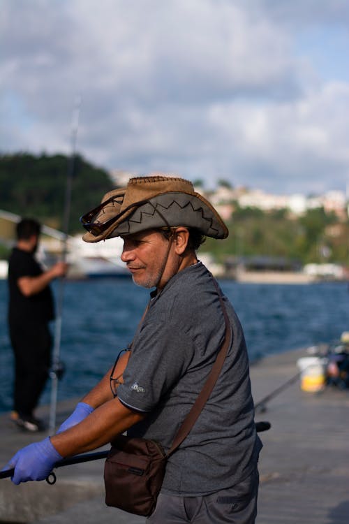 Ilmainen kuvapankkikuva tunnisteilla hanskat, hattu, kalastaja