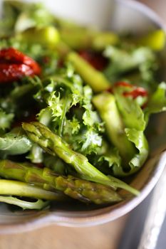 Close-up of a vibrant salad with asparagus and greens, perfect for a healthy lunch.