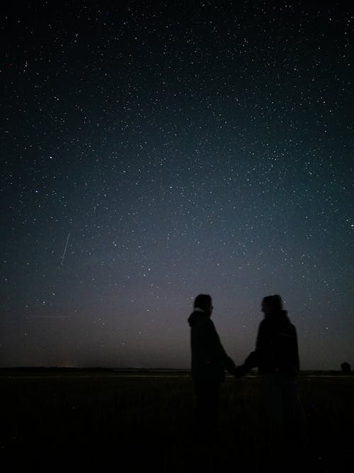 Kostenloses Stock Foto zu dunkel, frauen, freundschaft