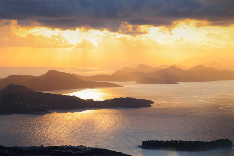 Scenic Sunlit Shining On Islands