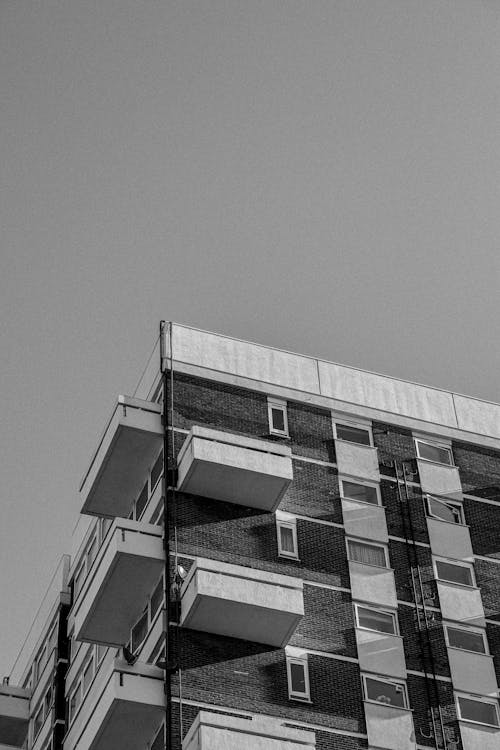 Foto d'estoc gratuïta de arquitectura moderna, balcons, blanc i negre
