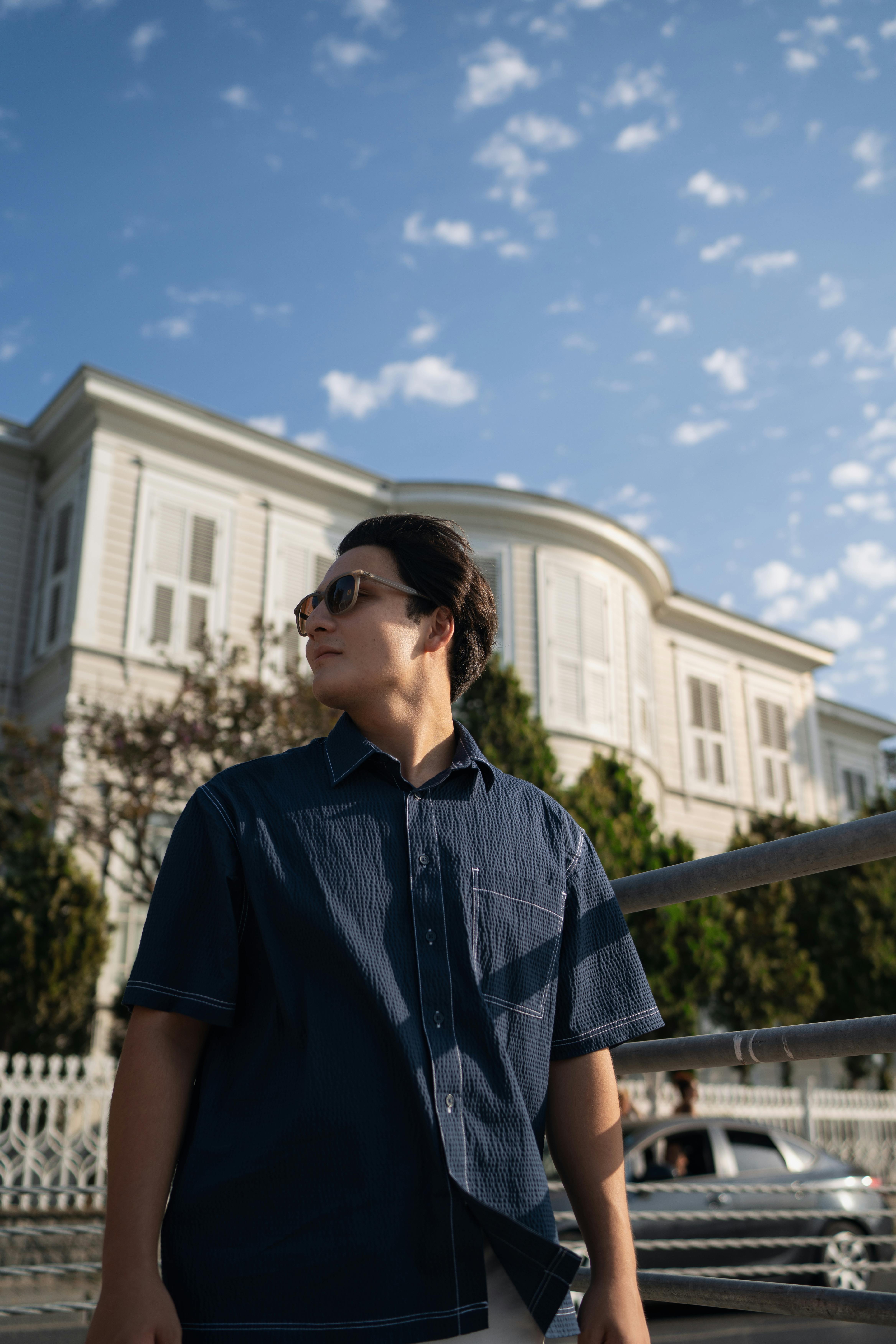 Iese în oraș la Athenee Palace, chiar și în papuci și bigudiuri după un weekend fierbinte