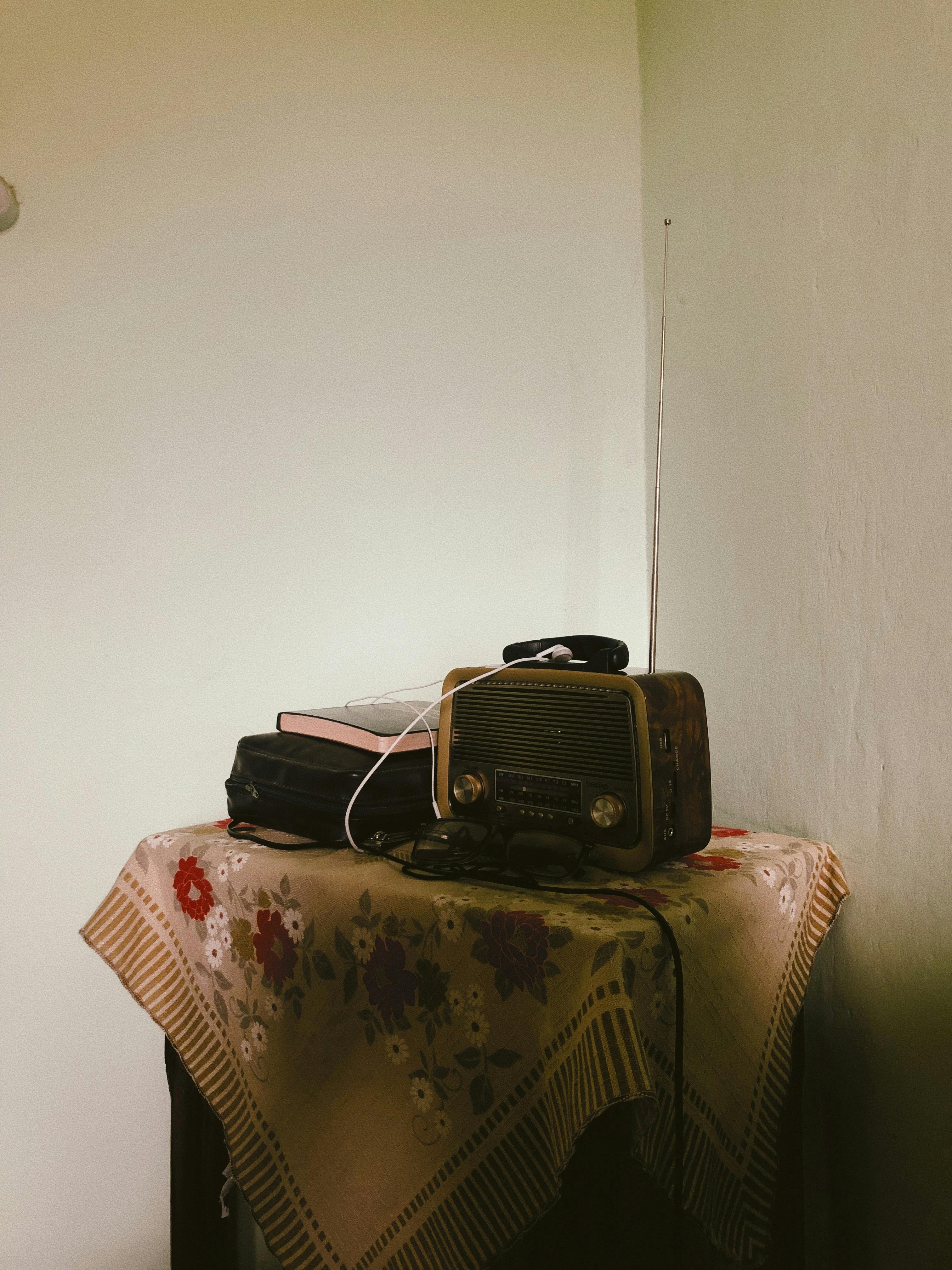 Old Radio on Nightstand · Free Stock Photo