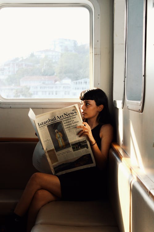 免費 咖啡色頭髮的女人, 土耳其, 坐 的 免費圖庫相片 圖庫相片