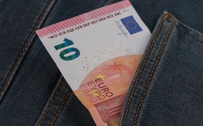 Lạm phát Canada giữ ở mức 3% trong tháng 8, chi phí du lịch tăng vọt