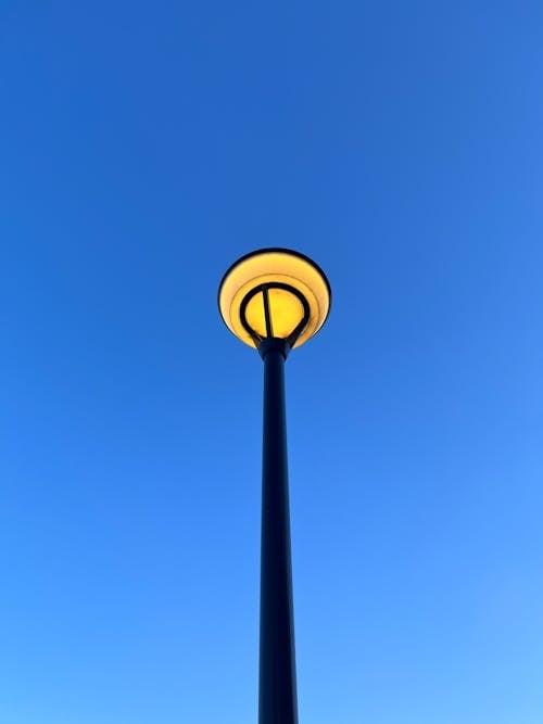 Gratis lagerfoto af belyst, blå himmel, gadelampe