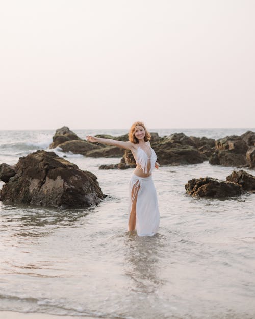 모델, 바다, 바위의 무료 스톡 사진