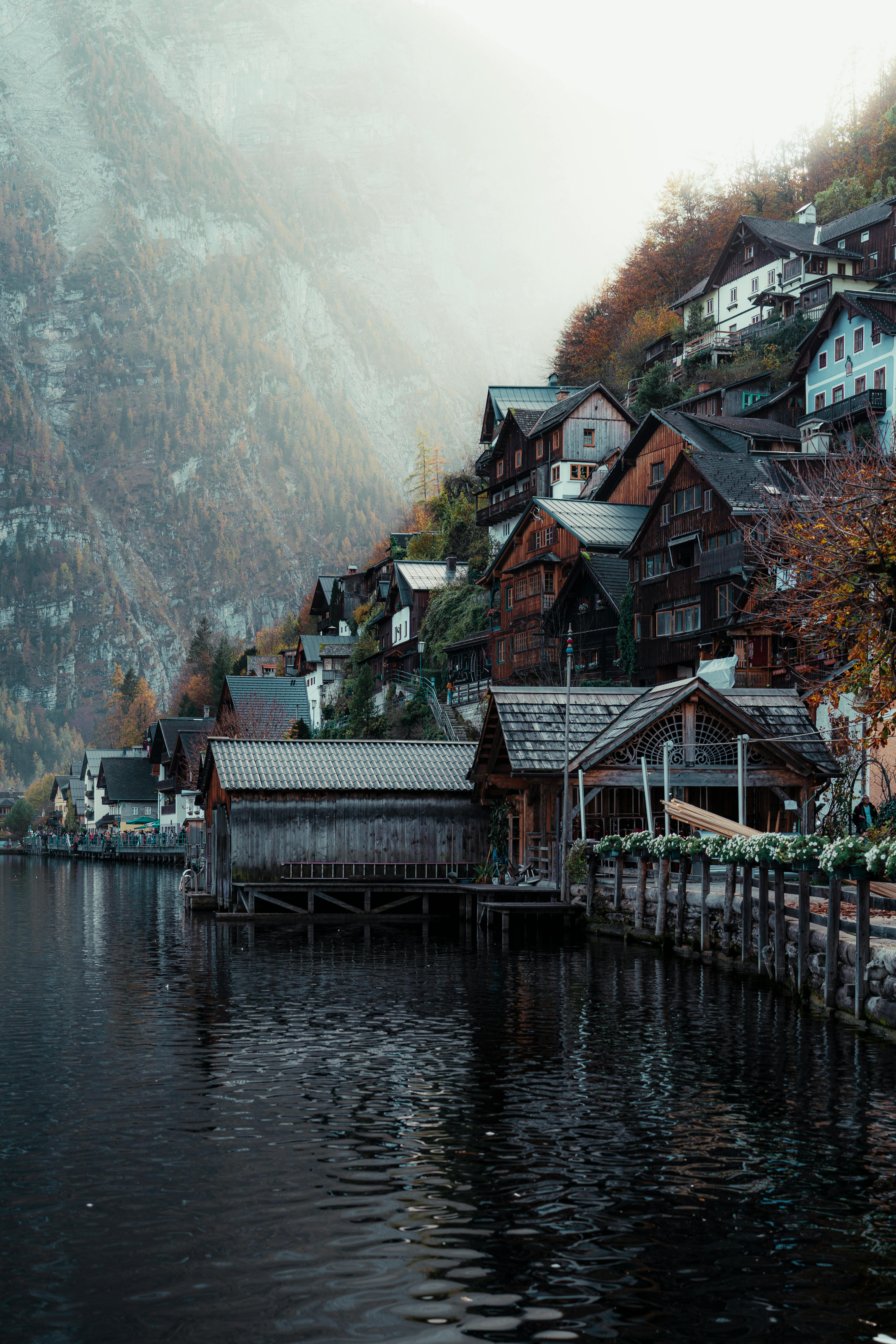 Picturesque view of Hallstatt's charming lakeside village with traditional Austrian architecture against a mountainous backdrop.
