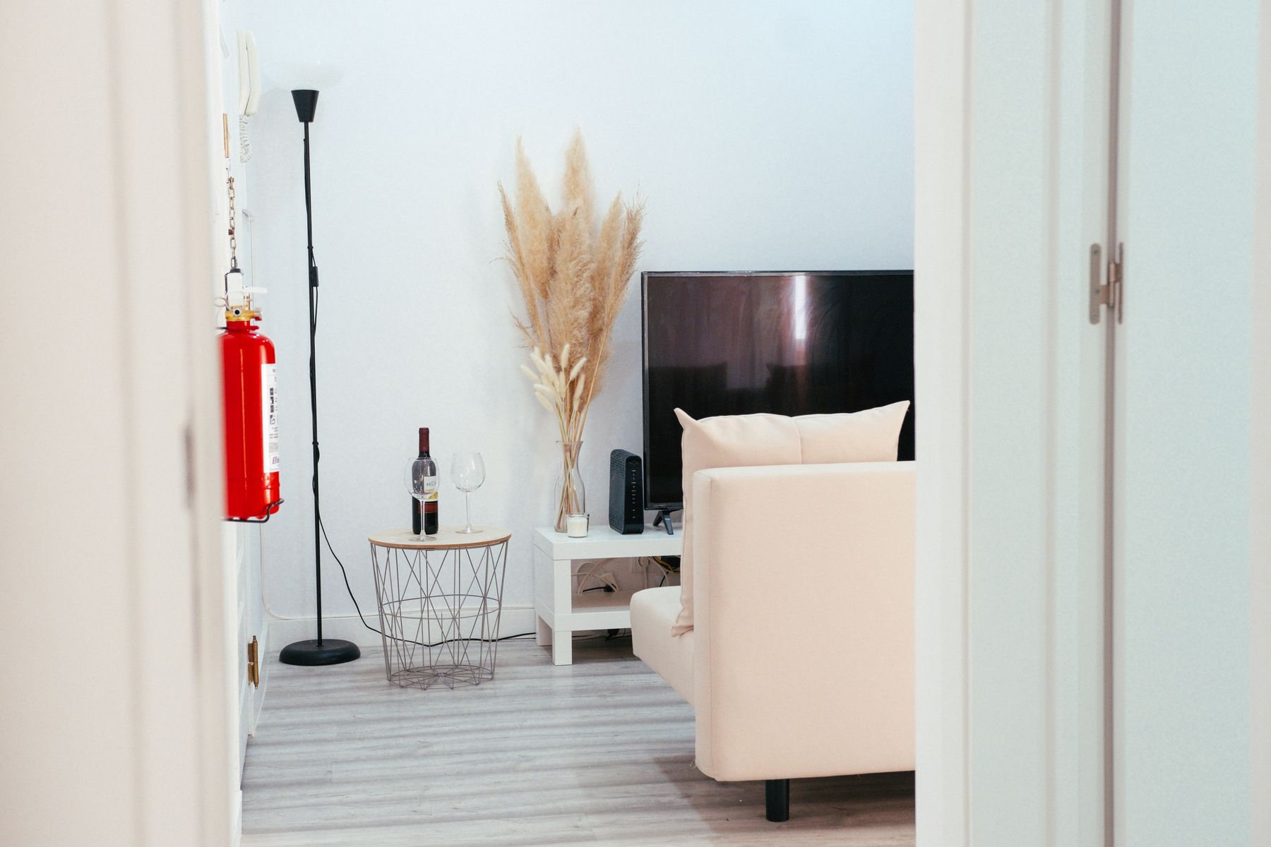 Modern furnished short stay rental apartment living room