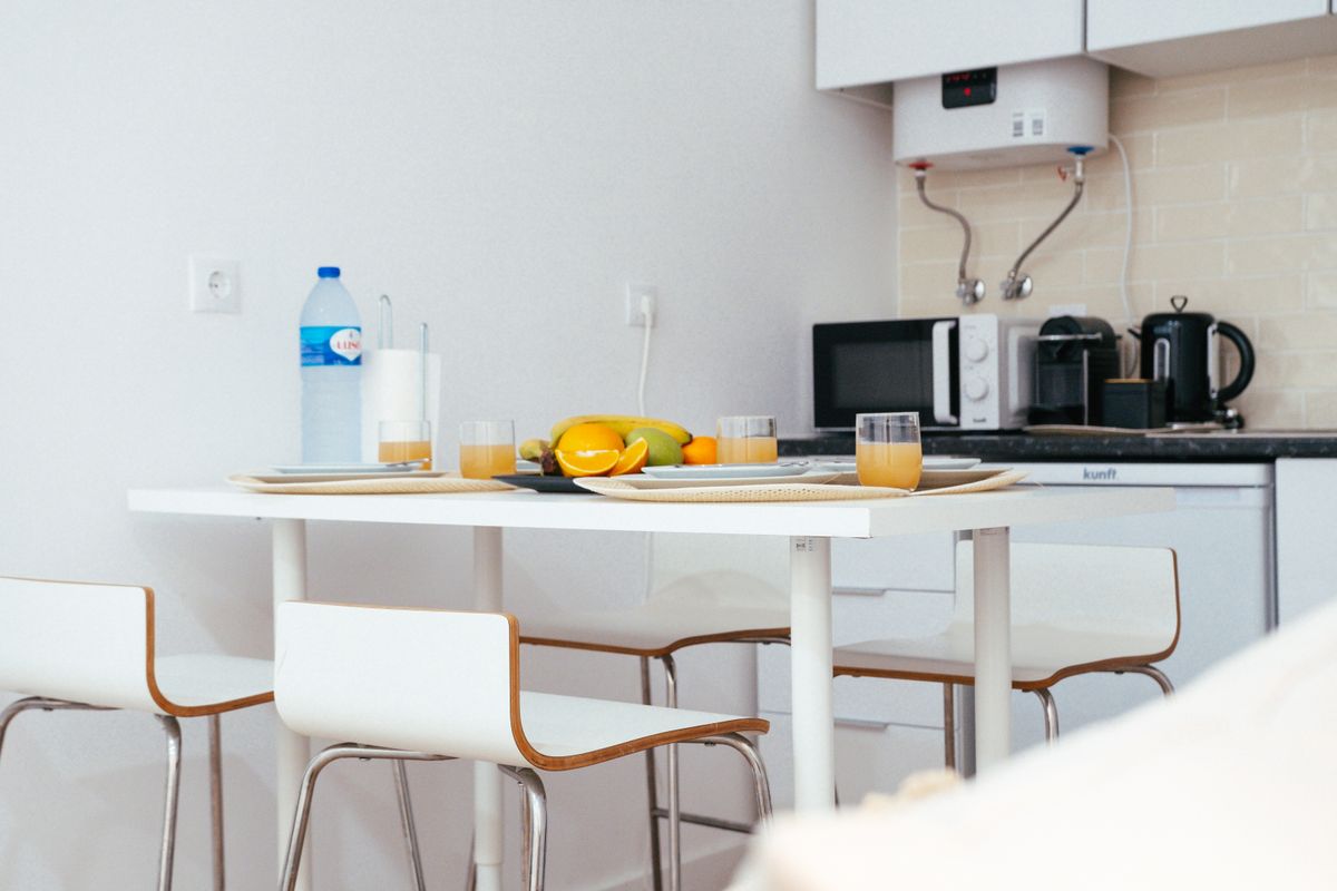student moves in Highworth — Student Moves in Highworth — the working end of the job