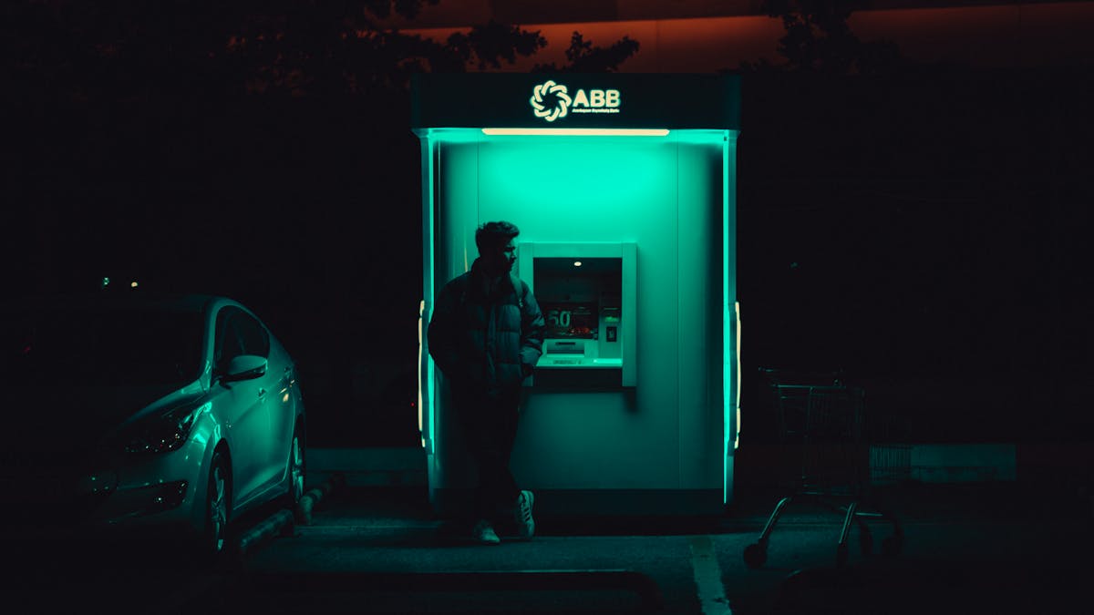 man-running-at-night-photos-download-the-best-free-man-running-at