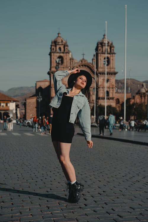 Základová fotografie zdarma na téma cuzco, hlavní náměstí, jeanová bunda