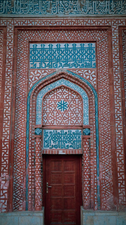 Entrance to the Izzettin Keykavus Tomb in Sivas, Turkey 