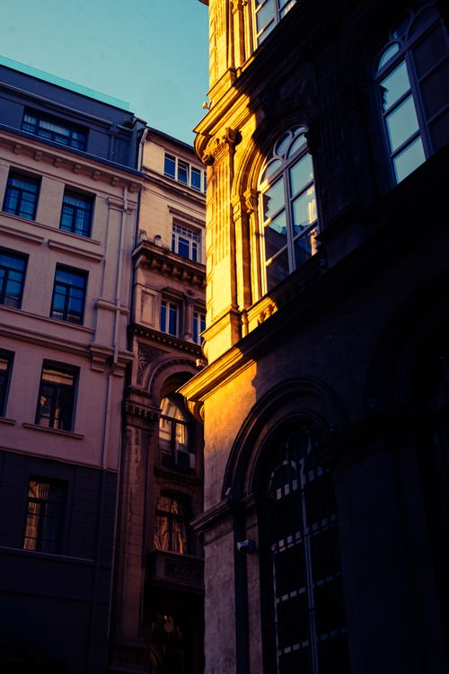 Shadow on Residential Building · Free Stock Photo