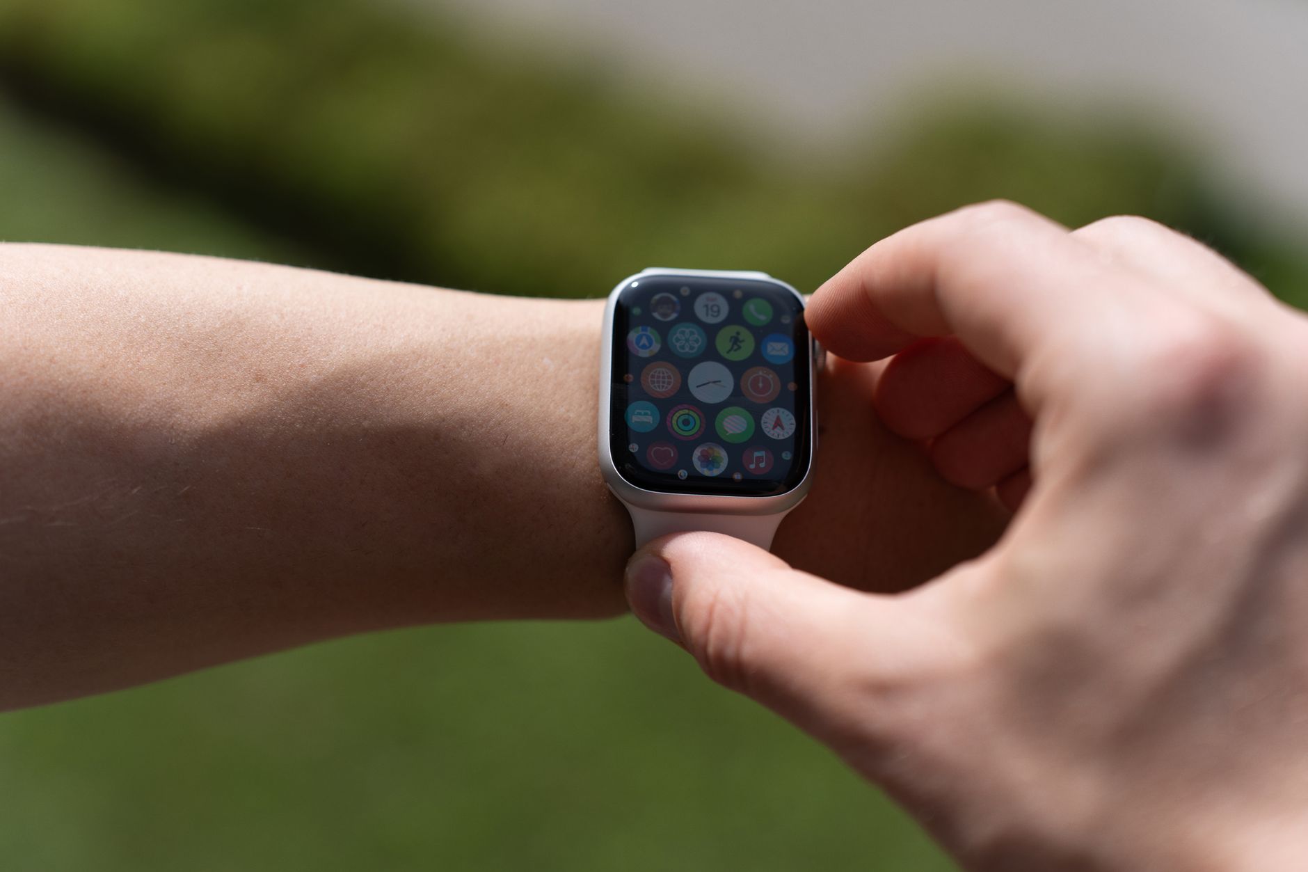 https://www.pexels.com/photo/close-up-of-a-watch-18078945/