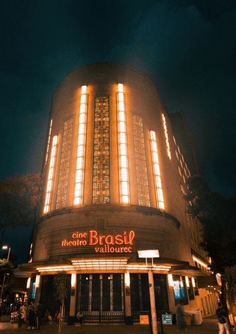 Night view of the illuminated Cine Theatro Brasil Vallourec in Belo Horizonte.