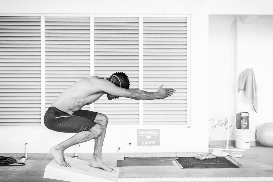 pexels photo 18080881 Black and white photo of a swimmer in mid-dive pose at Lerma de Villada, Mexico.