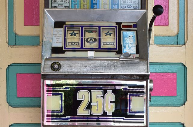 Online Casino: Spielautomaten und Live-Spiele im Überblick