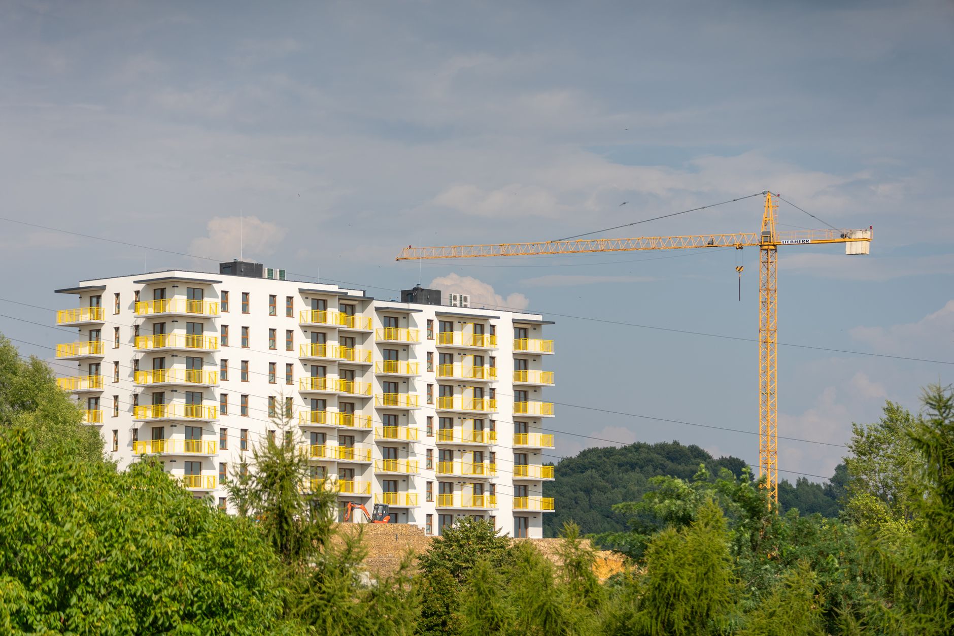 Multifamily Permits Fall 18% as Developers Pause — The Apartment Glut Explained