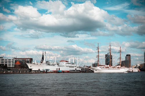 Segelschiff im Hamburger Hafen