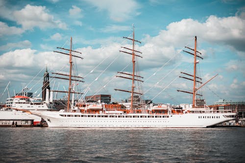 Segelschiff im Hamburger Hafen