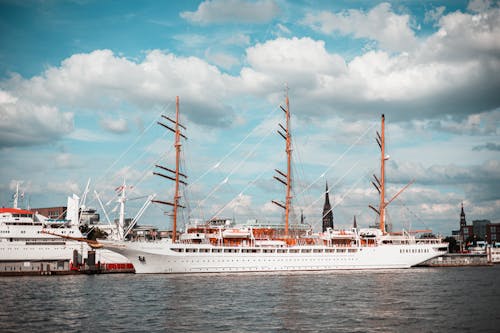 Segelschiff im Hamburger Hafen