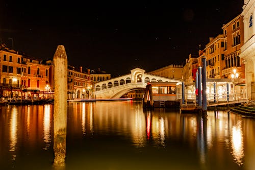 Immagine gratuita di canale, cittadina, edifici