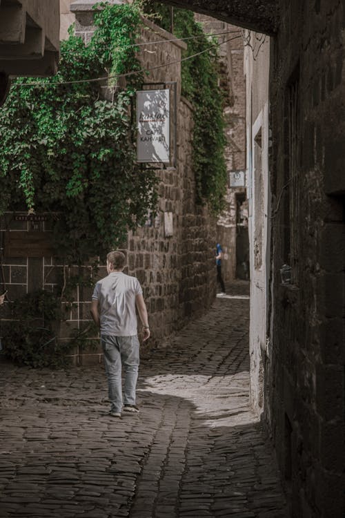 Fotobanka s bezplatnými fotkami na tému aan lichtbak toevoegen, chôdza, dlažobná kocka