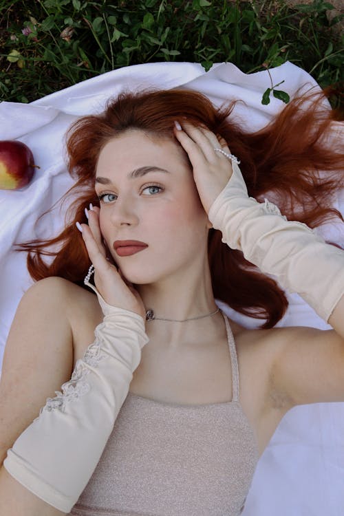 Foto profissional grátis de cabelo tingido, coberta, cobertores