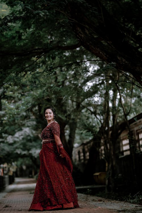 Foto profissional grátis de árvores, de pé, elegância