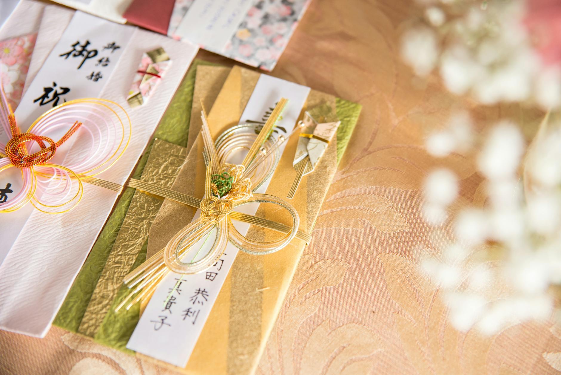 Beautifully decorated Japanese gift envelopes with intricate bows and traditional designs, perfect for celebrations.