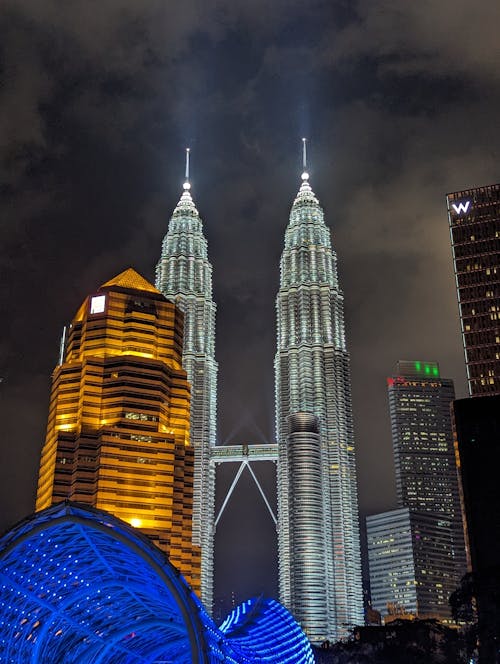 Základová fotografie zdarma na téma město v noci, mrakodrapy Petronas Twin Towers, v noci