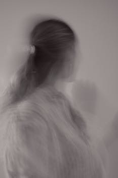 Abstract blurred portrait of a woman in monochrome, conveying motion and artistry.