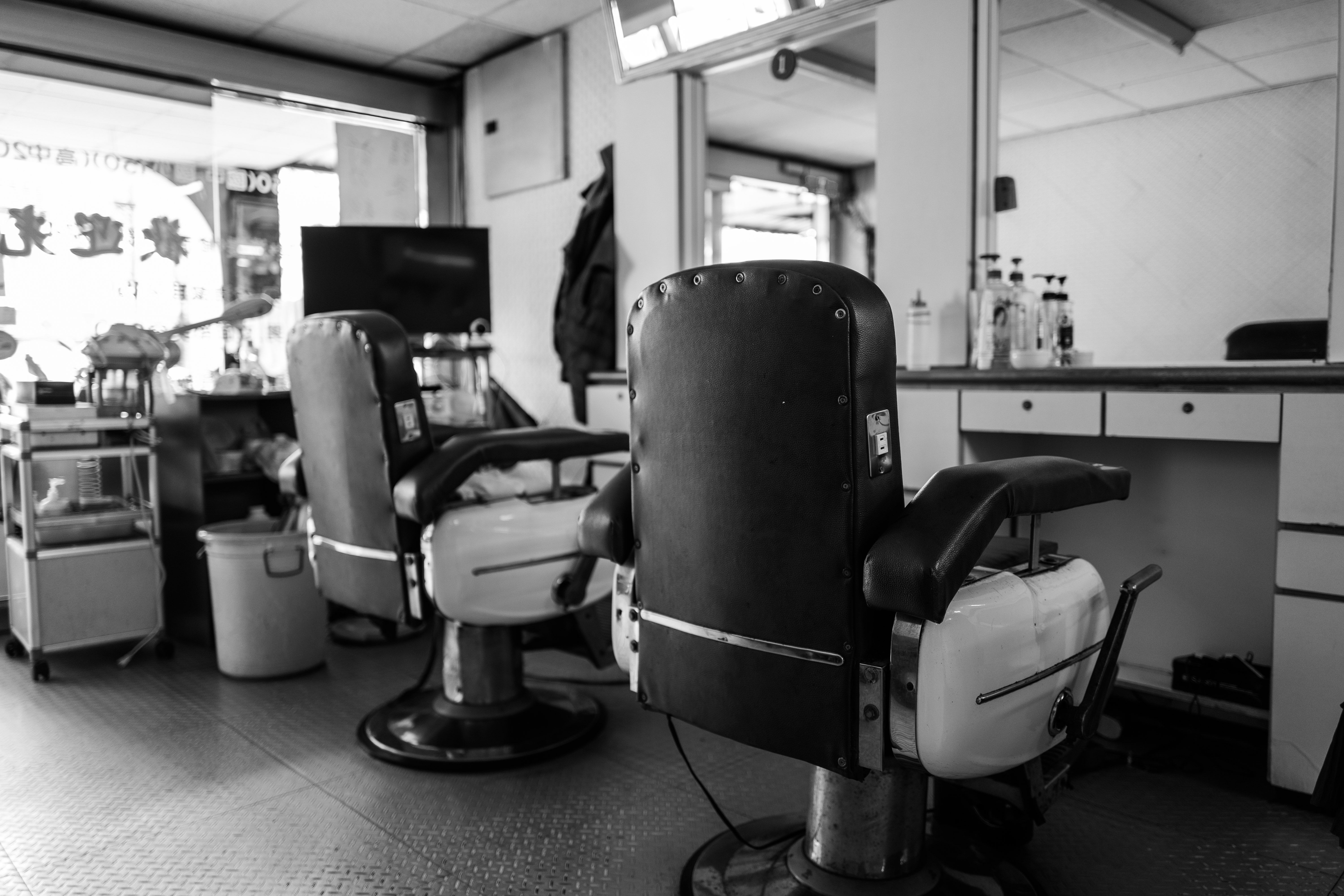 La Tijera Dorada barbershop interior