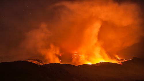 噴火, 夜, 火山の無料の写真素材