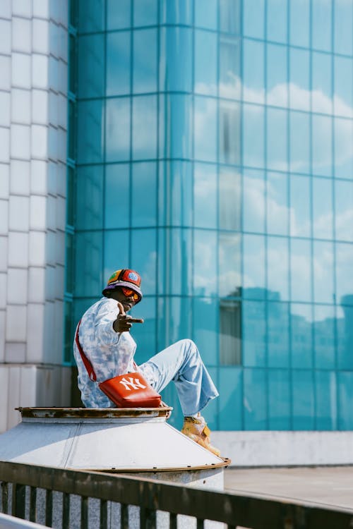 Immagine gratuita di borsa di pelle, camicia, cappello