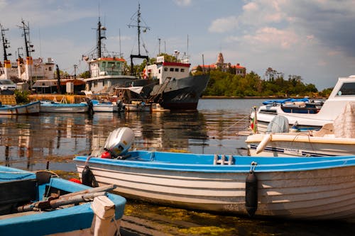 Foto d'estoc gratuïta de aigua, badia, barca de pesca