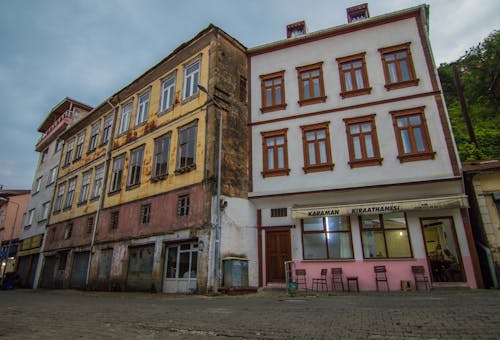 Foto d'estoc gratuïta de cases antigues, Edifici històric, edificis històrics