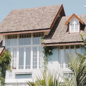 Home for sale — photo by Nikolaeva Nastia on Pexels
