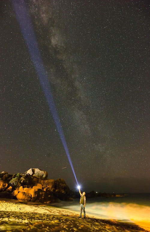 Photos gratuites de célébrités, ciel de nuit, debout