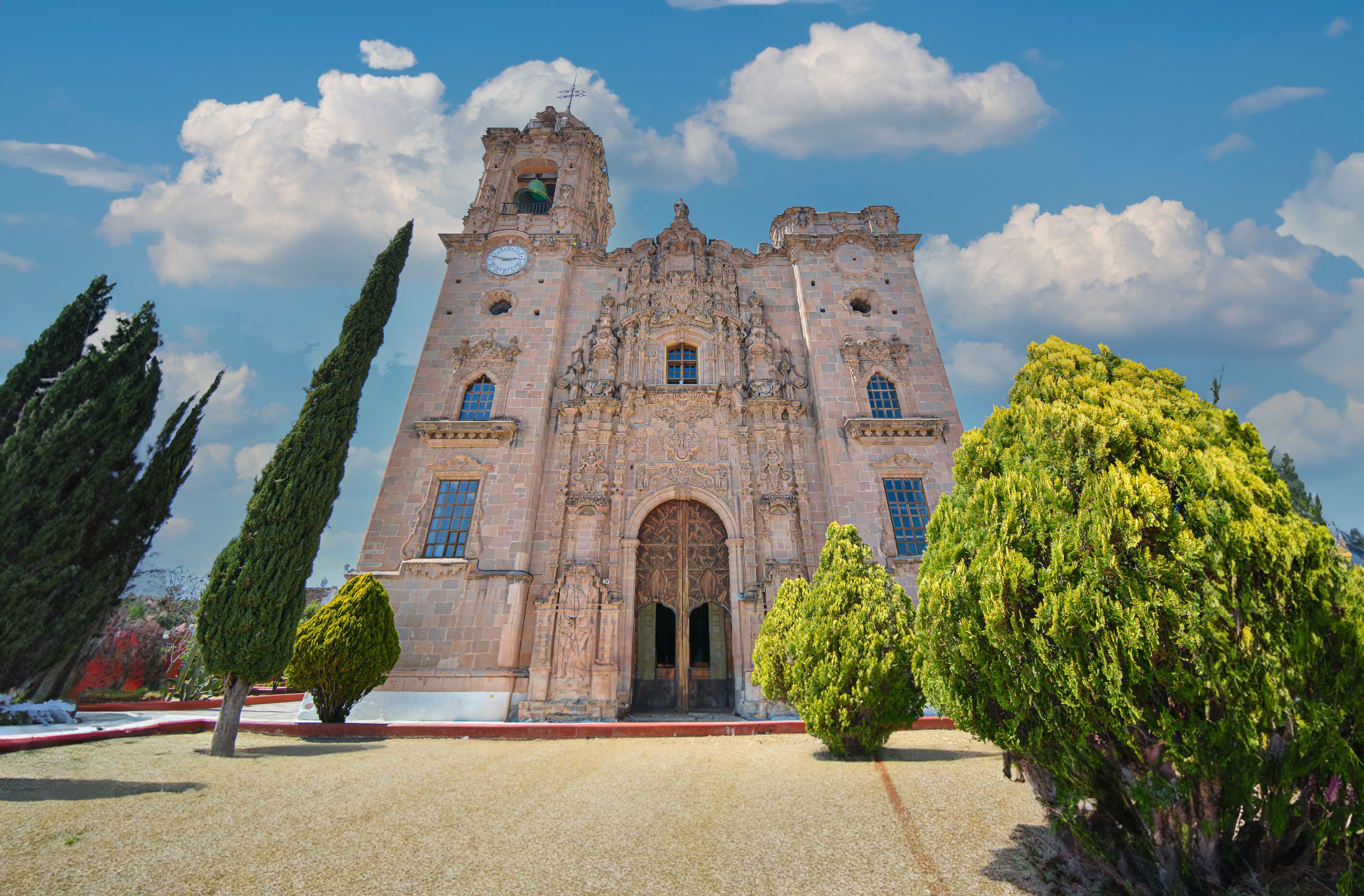 The historic La Valenciana Church facade in Guanajuato, Mexico on a clear day.