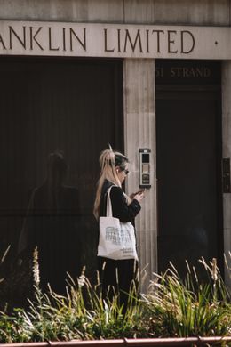 Customer photo with a printed tote, photo by Sofía Marquet on Pexels