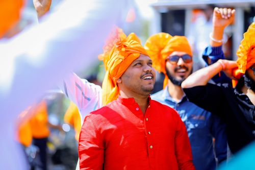 Free A joyful group of men celebrating outdoors in Malegaon, India, wearing bright turbans. Stock Photo