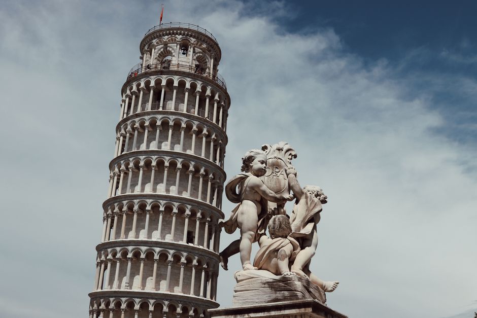 Took pictures with the Leaning Tower of Pisa