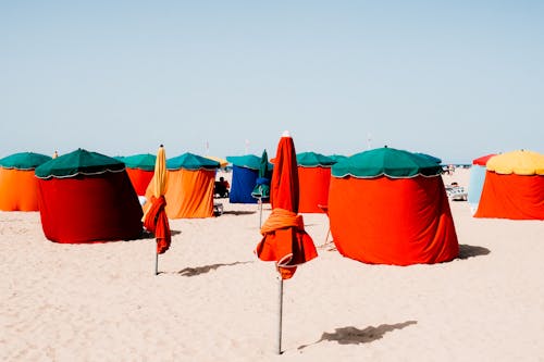 Безкоштовне стокове фото на тему «Курорт, літо, морське узбережжя»