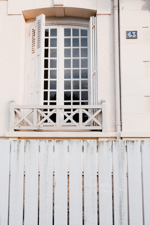 Foto d'estoc gratuïta de blanc, de fusta, finestres